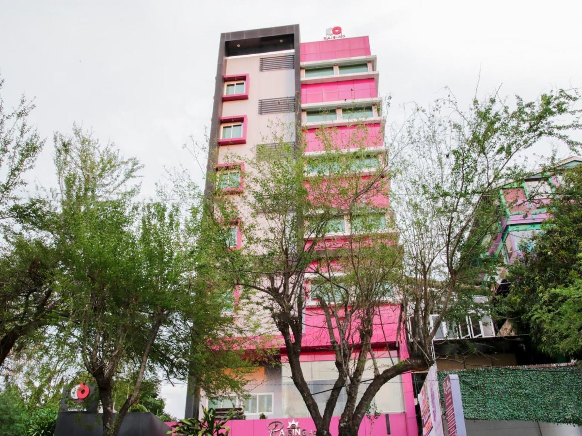 Vaccinated Staff - Capital O 454 Raising Hotel Macáçar Exterior foto